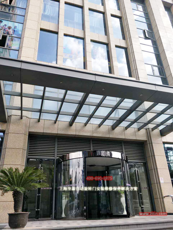 Shanghai-Office-Building-Revolving-Door